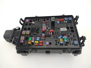 Chevrolet Silverado GMC Sierra 2017-2019 caja de fusibles relé unión 84075777 OEM - Imagen 1 de 11