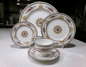 WEDGWOOD COLUMBIA COMPLETE PLACE SETTING - Picture 1 of 4