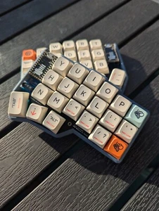 Corne split keyboard - Plug & Play - MMD V2 Honey Banana Split Tactile Switches - Afbeelding 1 van 3