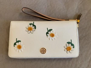 NWOT Tory burch GEMINI LINK CANVAS APPLIQUE wallet NEW IVORY GEMINI LINK authent - Picture 1 of 4