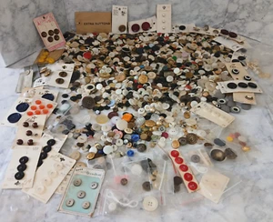 Vintage Antik Konvolut Nähen Knöpfe Kunststoff Metall mehrere Farben 3 Pfund plus - Bild 1 von 19