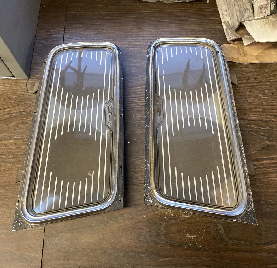 Chrysler 300 New Yorker Newport 1965 cubiertas de faros de vidrio biseles  Foto 1 de 4