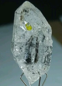 7g Natural DT Fluorescent Petroleum Quartz Crystal From Balochistan Pakistan  - Picture 1 of 8