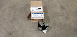 Nuevo pestillo original FABRICANTE DE EQUIPOS ORIGINALES Ford - Imagen 1 de 5