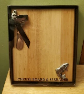 New Old Stock Fishing Cheese Board & Spreader Cape Cod 2010 Heavy Wooden RARE - Picture 1 of 4