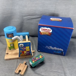 Thomas Ferrovia in legno Sweet Shoppe e Caramelle Auto - Foto 1 di 12