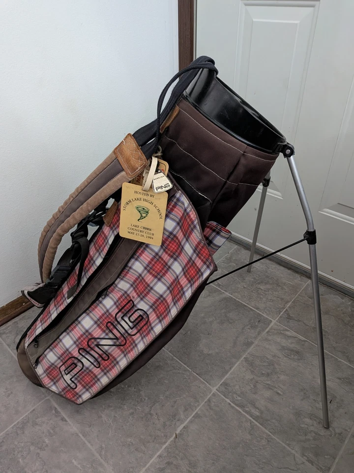 Bolsa de transporte de golf con correa trasera a cuadros roja Ping vintage Karsten 4 vías Foto 1 de 4