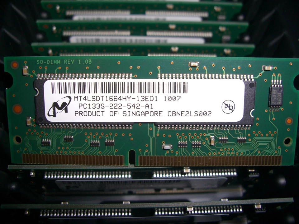 MT4LSDT1664HY-13ED1 Micron Technology 128mb Sdram 133mhz 144-Pin PC133 - Image 1 of 2