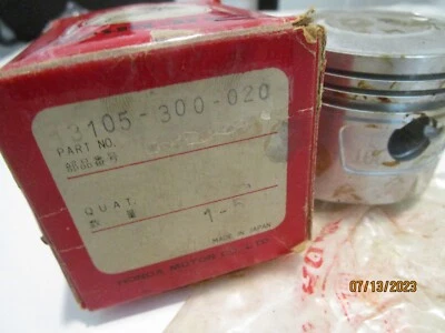NOS Honda 69-1972 CB750KOEM  PISTON 1.00 JAPAN PN:13105-300-020 - Изображение 1 из 4