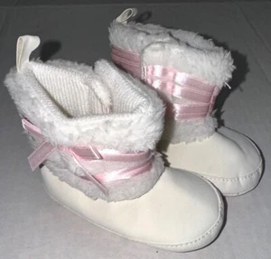 Unbranded baby suede/faux fur boots white/pink size 0-6 months - Picture 1 of 2