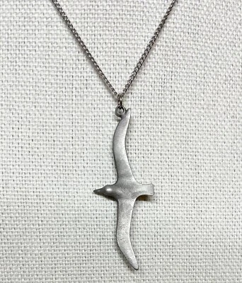 COLGANTE DE PELTRE EN CADENA, COLLAR - CADENA 18" - GAVIOTA ELEGANTE, PÁJARO VOLADOR Foto 1 de 4