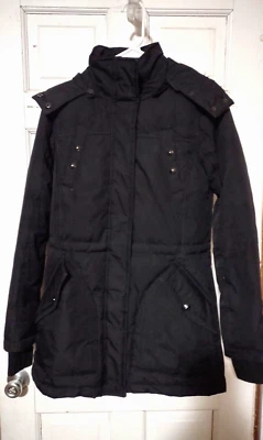 Женская куртка-пуховик Sam Edelman размер XS черная отделка искусственным мехом с капюшоном - Изображение 1 из 4