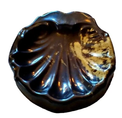 Jabonera vintage baratija concha de mar cerámica negra dorada MCM decoración de casa de playa Foto 1 de 4