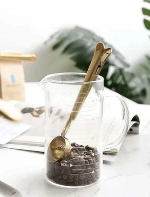 Cuchara de café dorada de acero inoxidable dos en uno con clip para bolsa de café de sellado Foto 1 de 4