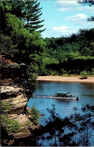 DUCK and the HIGH ROCK FORMATIONS Dells of the Wisconsin River Postcard - Picture 1 of 2