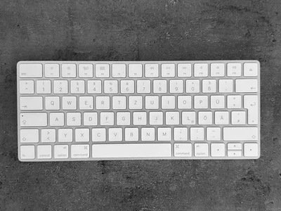 Apple Magic Keyboard A1644 | Wireless Tastatur | Weiß | QWERTZ | Sehr Gut - Bild 1 von 2