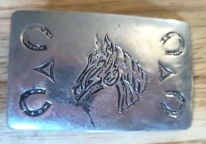 Gürtelschnalle Edelstahl Western geprägt Pferd Kammern Gürtel Co Made in USA - Bild 1 von 5