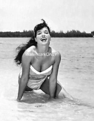 ¡Preciosa FOTO "Pin-Up" símbolo sexual de los años 50 "Bettie Page"! #(198) Foto 1 de 2
