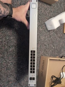 Ubiquiti UniFi 16-Port Managed PoE+ Gigabit Switch (US-16-150W) - Afbeelding 1 van 3