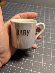 Antigua taza de bebé hecha en Alemania con asa - blanco púrpura con letras doradas - Imagen 1 de 9