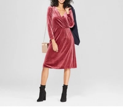 Vestido midi plisado envolvente de terciopelo borgoña talla S manga larga cuello en V A New Day para mujer Foto 1 de 4