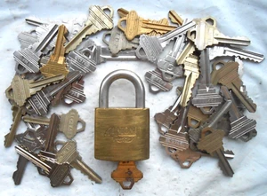 FIND KEY to OPEN Vintage ALMONT Padlock!! GAME, PROMOTION, DOOR PRIZE... - Picture 1 of 2
