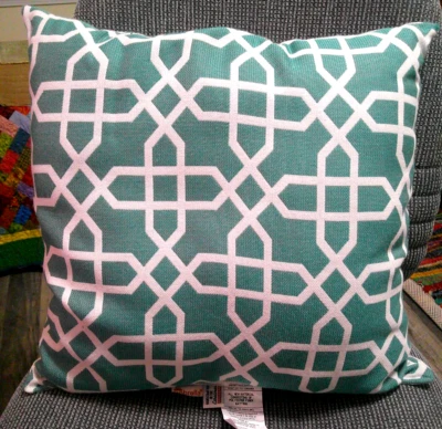 Almohada o cojín de tela para tapicería Sunbrella 19"x19" hecho en Carolina del Norte, EE. UU. Foto 1 de 4