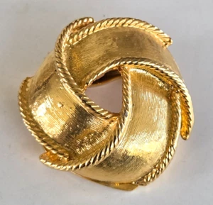 Vintage Celtic Knot Textured Bold Chunky Gold Tone Scarf Clip 1-1/4" - Picture 1 of 5