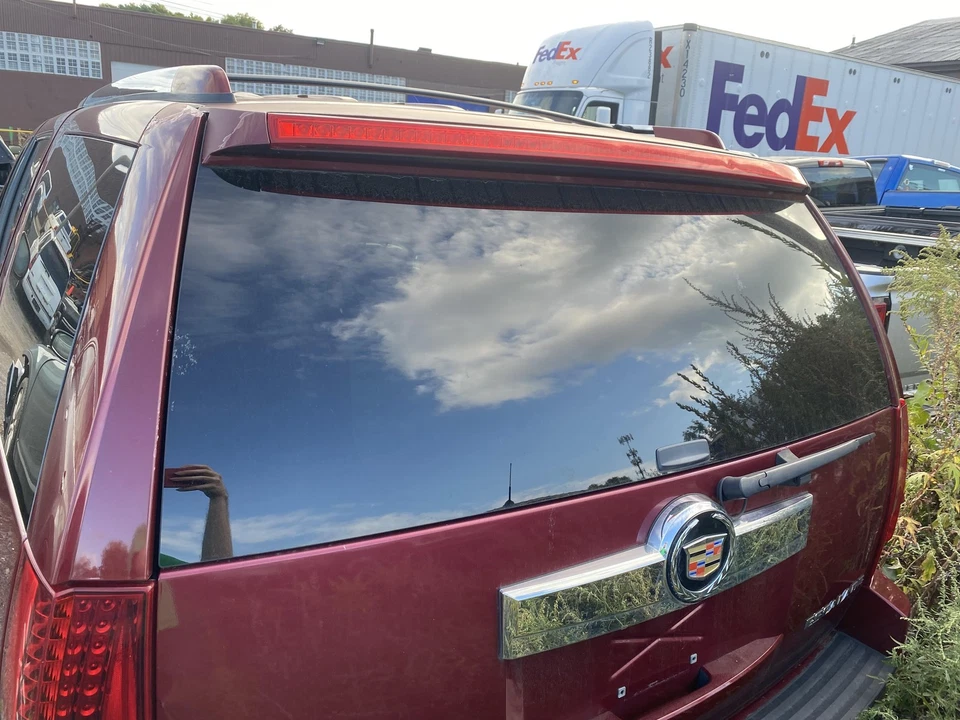 Used Rear Back Glass fits: 2009 Cadillac Escalade w/privacy tint Rear Grade A Foto 1 de 4