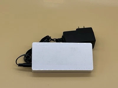 Tenda Network S108 8-Port 10/100 Mbps Desktop Switch very good  - Image 1 of 4