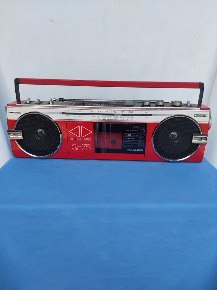 Винтажный бумбокс-радио Sharp QT75 работает без ленты проверьте описание - Изображение 1 из 4
