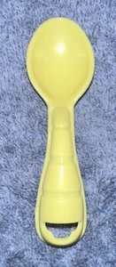 Play-Doh Cake Makin' Station Replacement Part Yellow Spoon - Picture 1 of 4