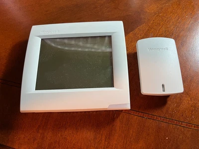 Honeywell T6 Pro Digital Programmable Thermostat - TH6220U2000/U  - Image 1 of 4