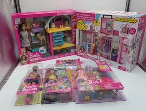 Barbie Traumschrank Spielset mit 35+ Puppenkleidung & Zubehör, - Bild 1 von 13