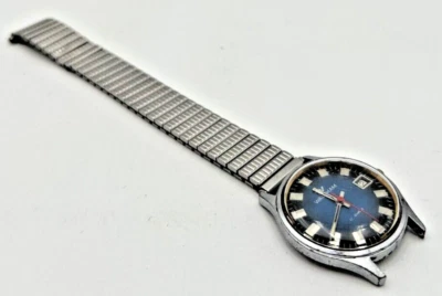 WALTHAM 17 JEWELS MANUAL WIND W/ DATE BLUE & BLACK FACE STRETCH BAND NEEDS PIN - Image 1 of 4