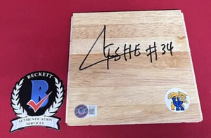 OSCAR TSHIEBWE FIRMADO KENTUCKY WILDCATS TABLERO DE PISO BAS BECKETT - Imagen 1 de 3