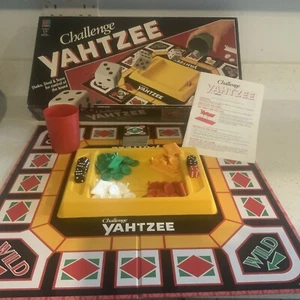 Juego de Mesa Dados CHALLENGE YAHTZEE 100% Completo Buen Estado MB Games - Imagen 1 de 9