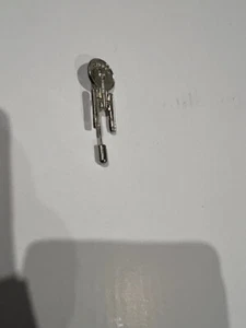 EAGLEMOSS OFFICIAL STAR TREK STARFLEET Enterprise STICK PIN BADGE - Picture 1 of 2