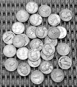 Twenty-nine coins in a roll 90% Silver Washington Quarters in roll Avg Cir - Picture 1 of 1