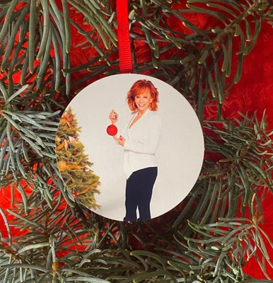 Reba McEntire ADORNO DE ÁRBOL DE NAVIDAD Personalizado Grabado Láser Música Country Regalo Foto 1 de 4