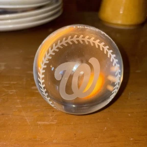 Porta biglietti stagione 2009 Washington Nationals fermacarte Crystal Baseball - Foto 1 di 10