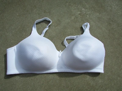 Sujetador inalámbrico acolchado a rayas blancas Vanity Fair talla 42D estilo 72389/72238 BONITO Foto 1 de 3