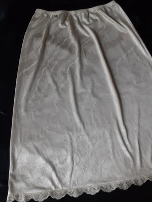 Falda De Colección Lily of France EE. UU. MEDIANA Media Slip Rodilla Beige Sedoso Nylon Encaje Foto 1 de 4