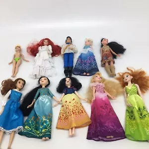 10 muñecas y campana de princesas Disney - Bella Ariel Mulan Pocahontas leer descripción - Imagen 1 de 12