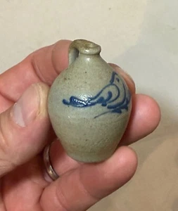 Jarra de cerámica pintada de cobalto de gres Wisconsin vintage 1986 miniatura hecha a mano - Imagen 1 de 7