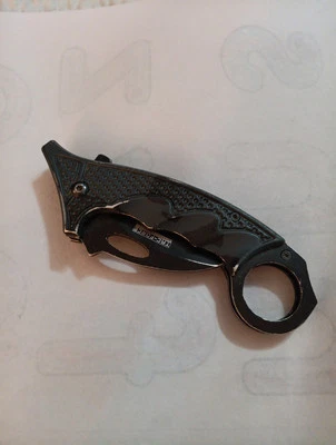 Navaja de Bolsillo Tac Force Karambit Negra Camuflaje Táctica Resorte Acción con Anillo Foto 1 de 4