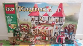 LEGO 10223 Kingdom Joust Tournament Minifig Set Unopened