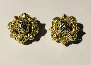Vintage clip on earrings Hong Kong - Picture 1 of 4