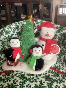 Hallmark Very Merry Trio Musical Sing Dance & Light Rockin Around The X mas Tree - Picture 1 of 6