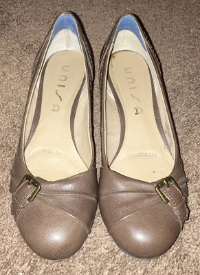 Vintage 1990s Unisa Taupe Brown Low Wedge Heels 7.5 Leather Pleated Brass Buckle - Image 1 of 4
